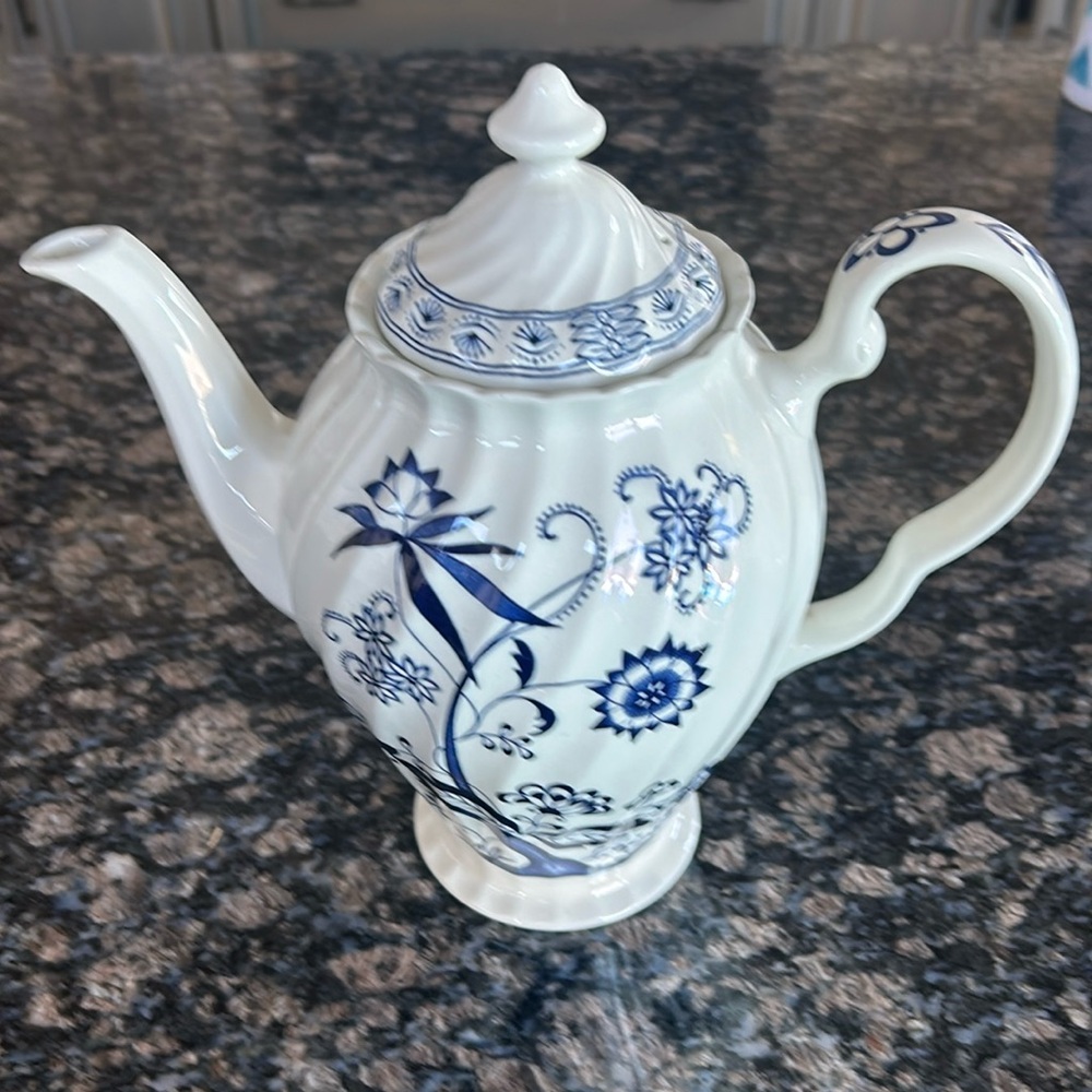 JOHNSON BROTHERS BLUE NORDIC COFEE POT& LID